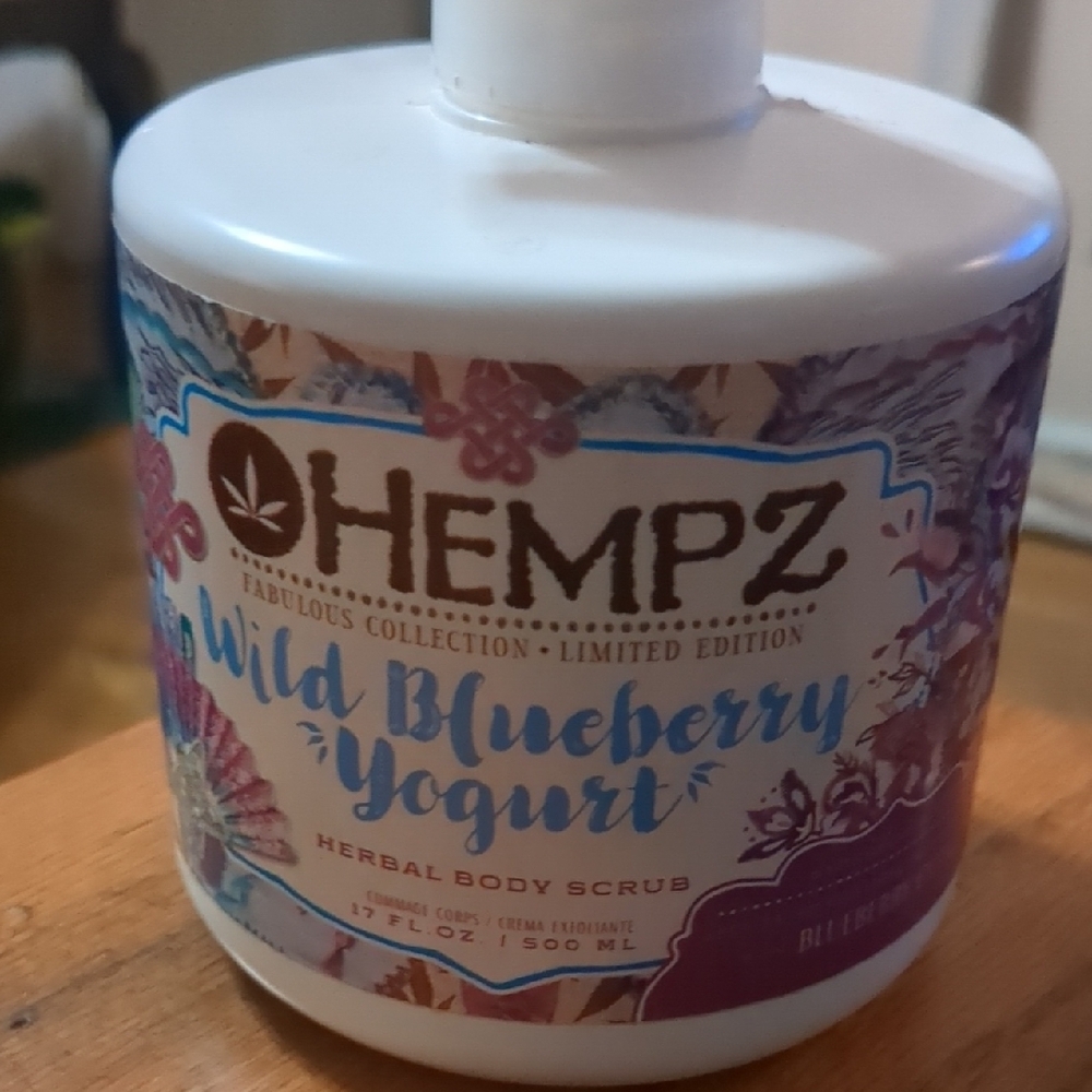 •Hempz Limited Edition Wild Blueberry/Yogurt Scrub - Picture 2 of 6